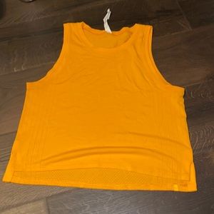 cropped workout tank